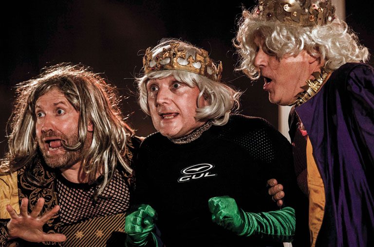 Robert Gildon as Calchas Paul Featherstone as Menelaus Charles Johnston as Agamemnon 768x508